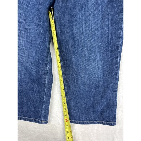2 Lee Denim Capri Shorts Women’s Size 10 Pants Jeans Classic Relaxed Blue Black - Picture 10 of 14